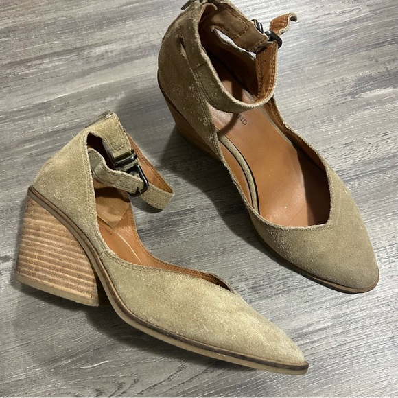 Lucky Brand Stephi Pointed Toe Tan Suede Wedge Pumps - Picture 2 of 11
